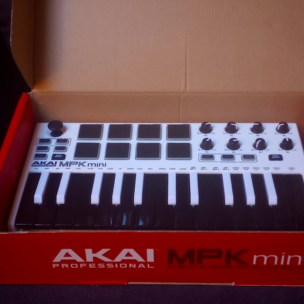 AKAI MPK Mini Keyboard